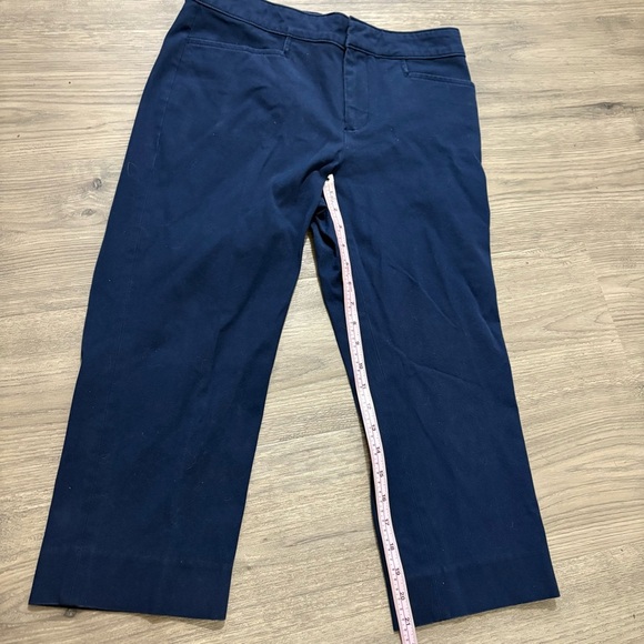 Chaps Women’s Sz 8 Navy Blue Capri Pants Stretch Slimming Classic Preppy - Picture 3 of 6